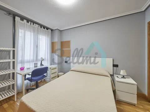 Piso de 132 m² en Oviedo