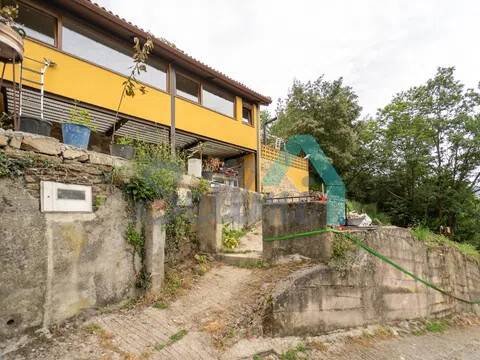 Casa de 100 m² en Mieres