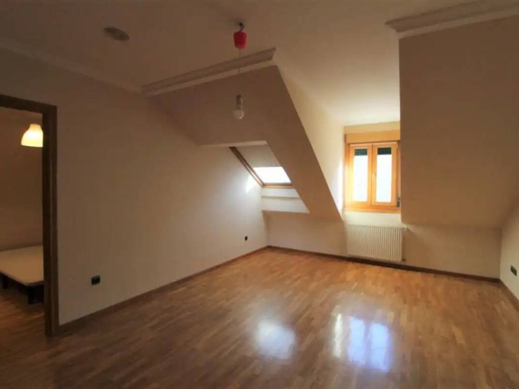 Piso de 60 m² en Oviedo