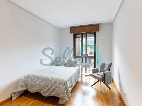 Piso de 132 m² en Oviedo