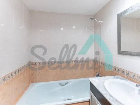 Piso de 77 m² en Oviedo