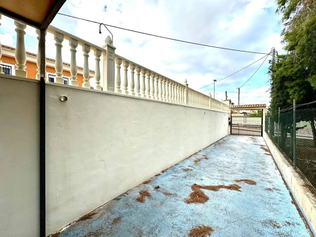 Casa de 150 m² en Jacarilla