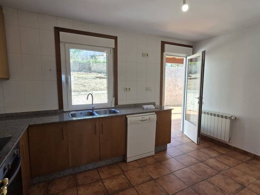Casa de 180 m² en Teo