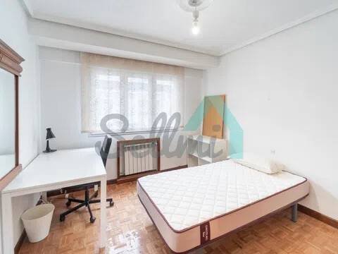 Piso de 85 m² en Oviedo