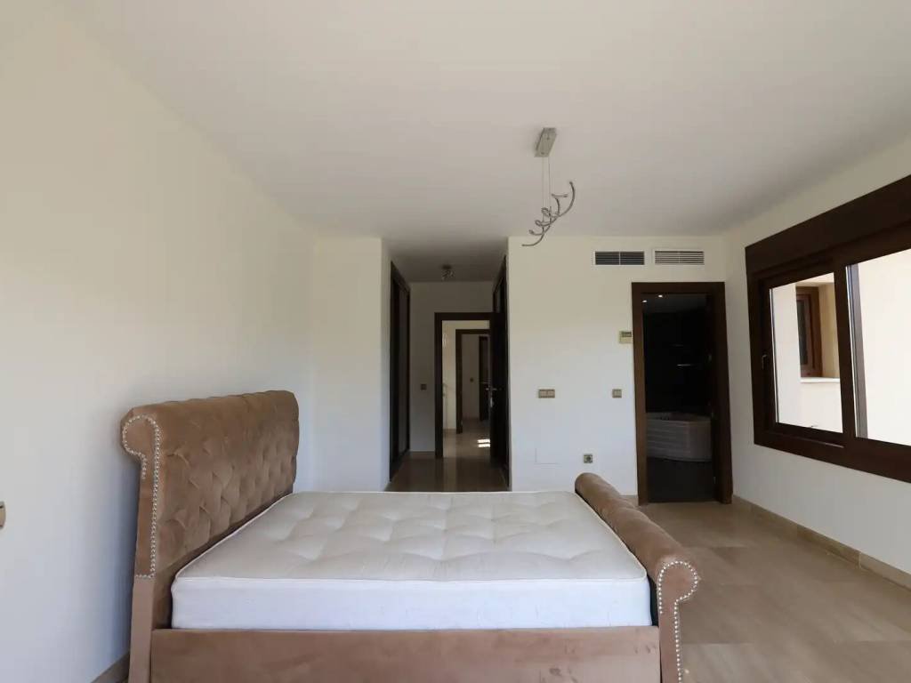 House 335 m² in Mijas