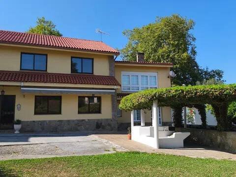 Casa de 280 m² en Oleiros