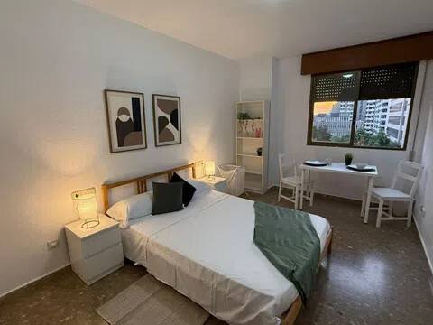 Habitación 100 m², Almería
