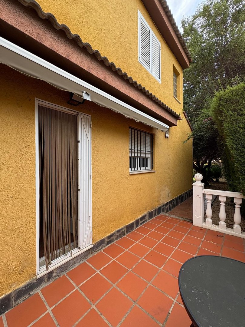 Casa de 330 m² a Riba-roja de Túria