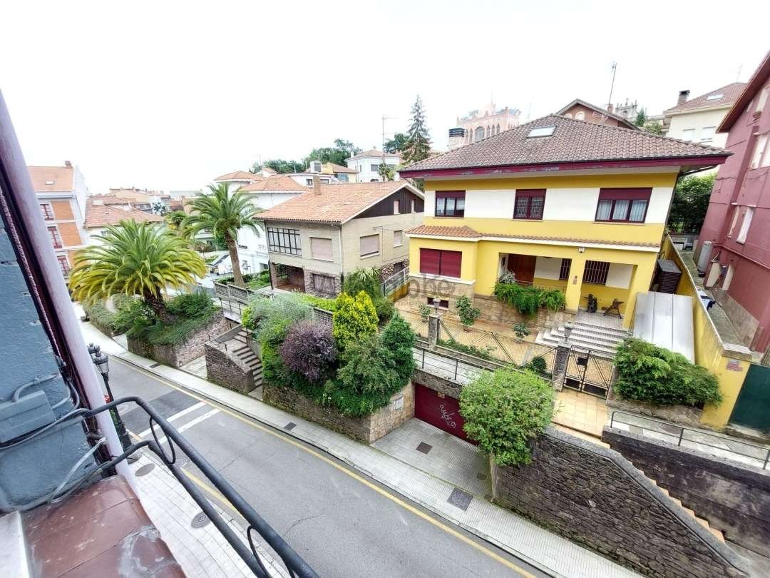 Piso de 99 m² en Oviedo