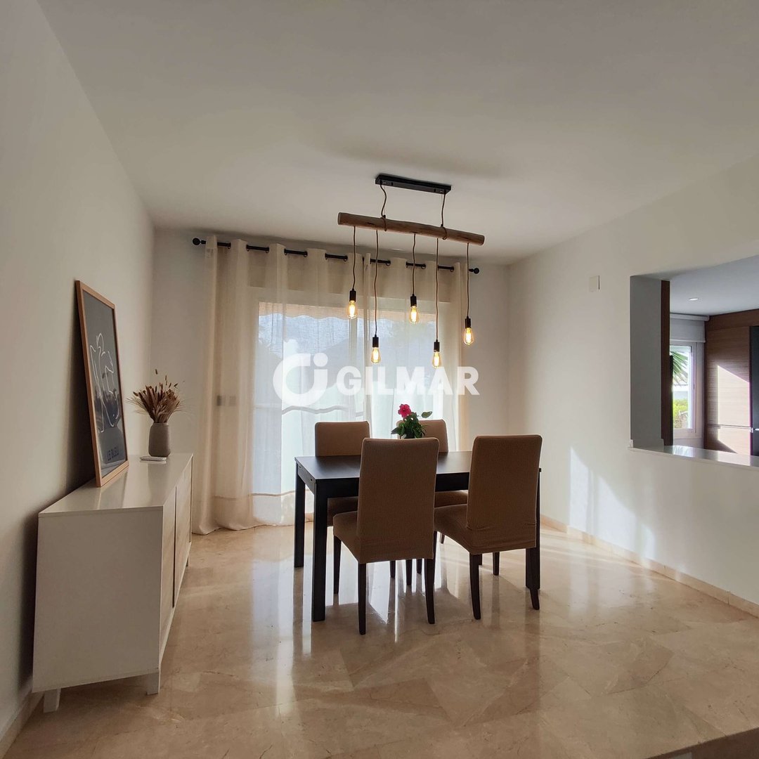 Casa de 220 m² en Estepona