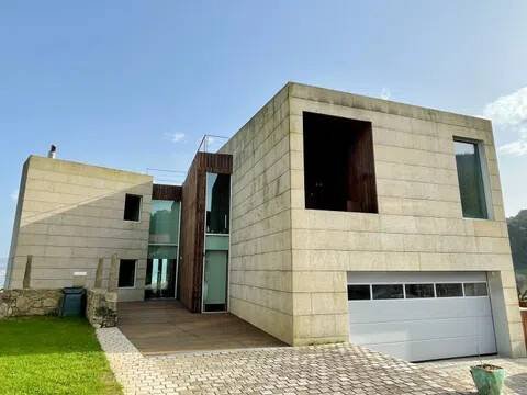 Casa de 496 m² en Vilaboa