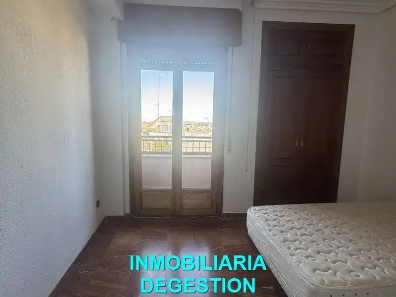 Piso de 190 m² en Linares