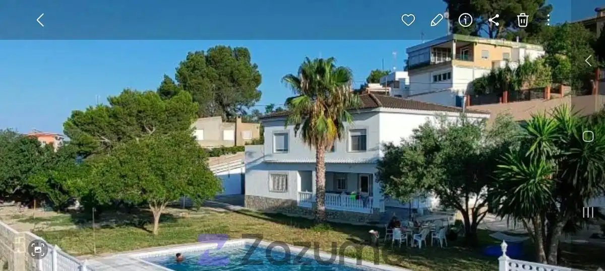 Casa de 320 m² en Manises