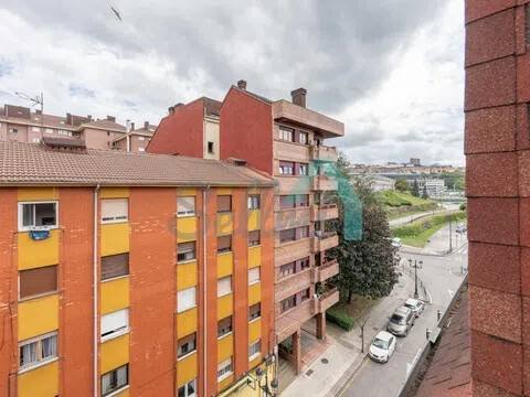Piso de 80 m² en Oviedo