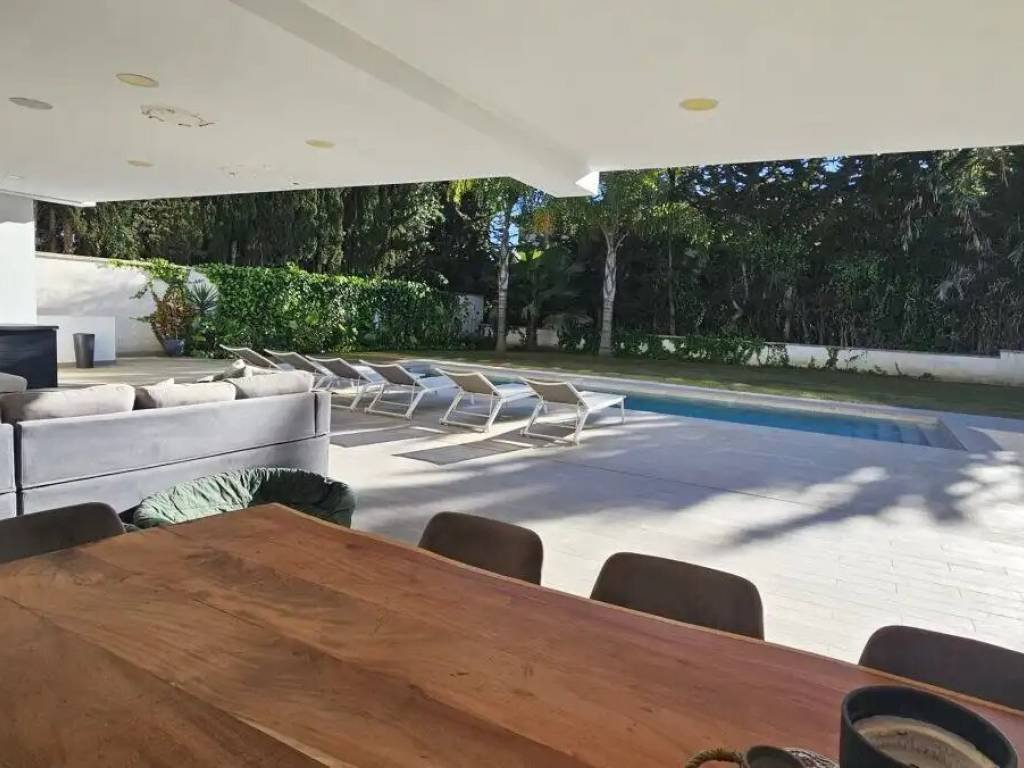 Maison 678 m² à San Roque